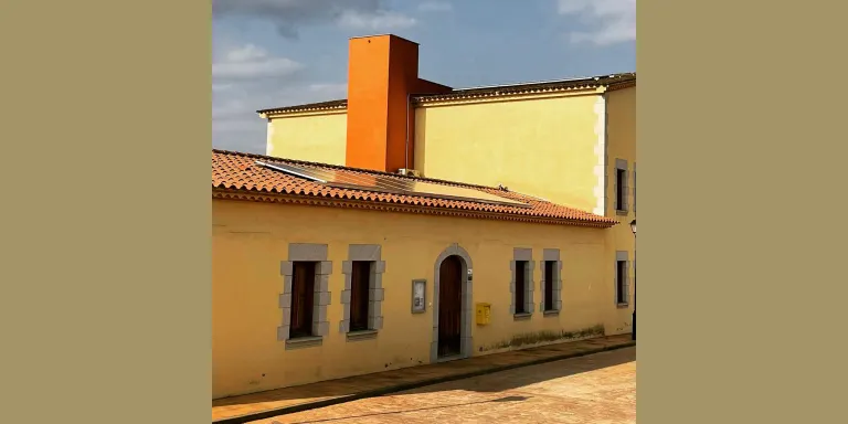 Sant Feliu de Buixalleu instal·la plaques fotovoltaiques a l'Ajuntament