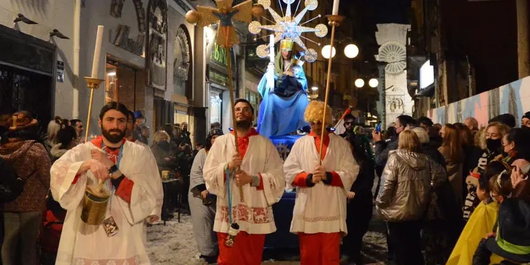 Les Decennals 2021+1, protagonistes de la rua de Carnaval