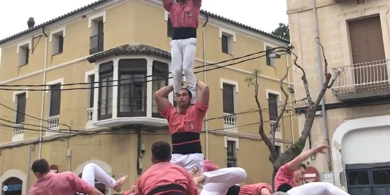 La Colla Vella estrena el pilar de 6 a Falset