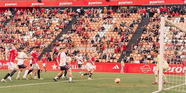 El Nàstic tomba al Sevilla Atlético en el descompte i surt del descens (2-1)