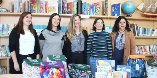 La Biblioteca d’Altafulla lliura ‘Motxilles viatgeres’ a les escoles de primària del municipi