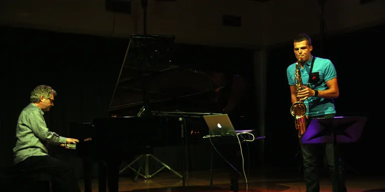 El duet jazzístic Manel Camp i Llibert Fortuny actua a la Seu