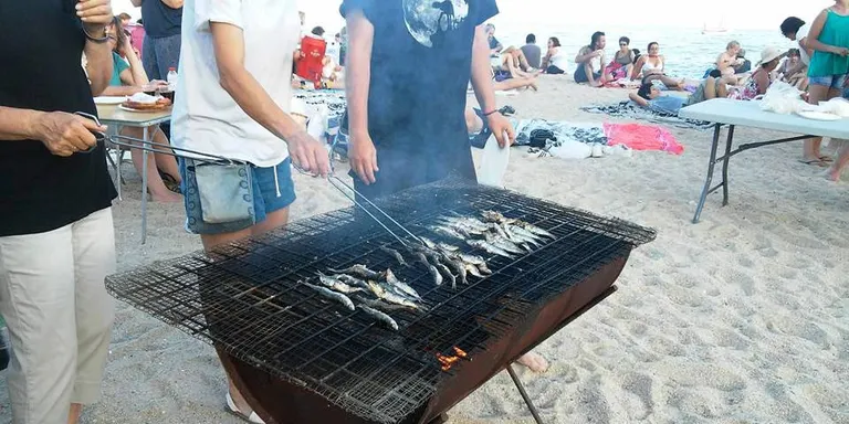 Sardinada popular, organitzada per l’Agrupació Socialista de Vilassar de Mar