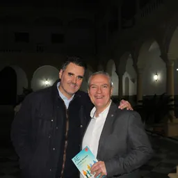 Fran González presenta su nuevo libro en Utrera - episode art