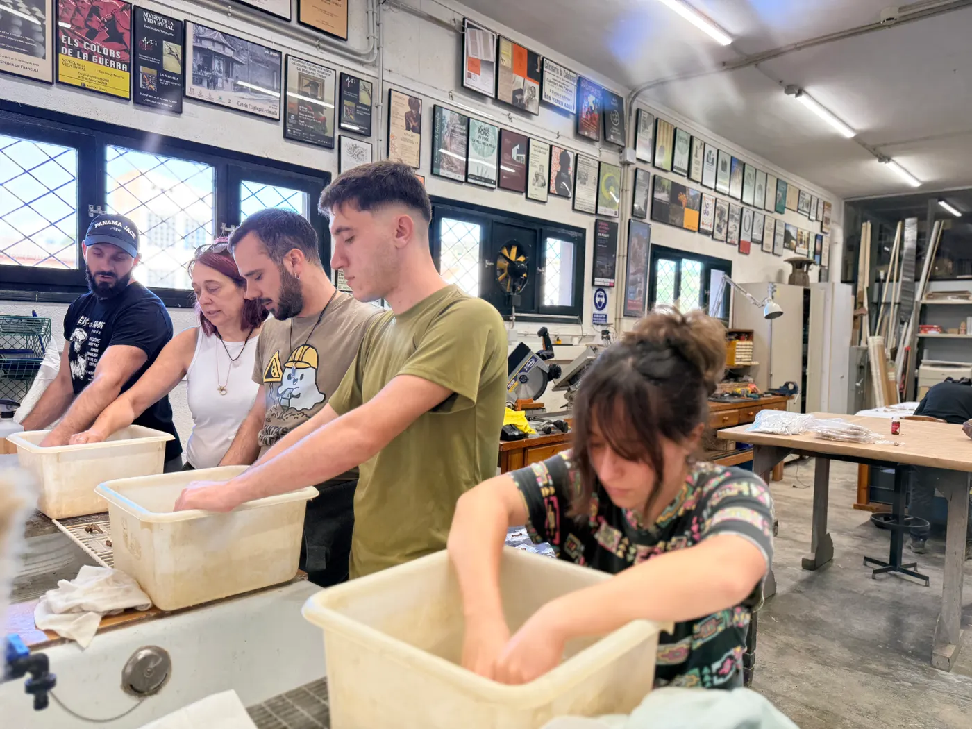 Investigadors a les instal·lacions del Museu Terra