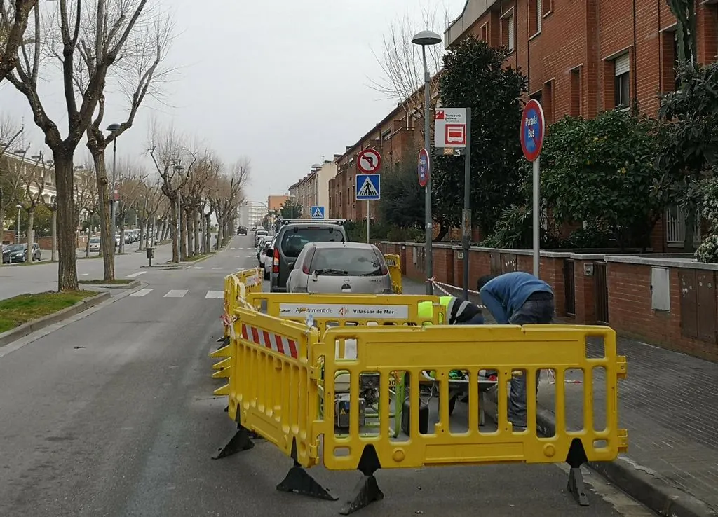 Comença la instal·lació de marquesines a quatre parades d’autobús