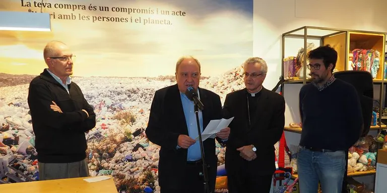 Inaugurat el nou local d'articles de segona mà Grapats Encants