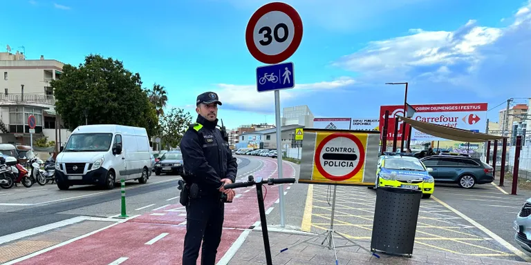 12 denúncies durant la campanya de control de ciclistes i VMP