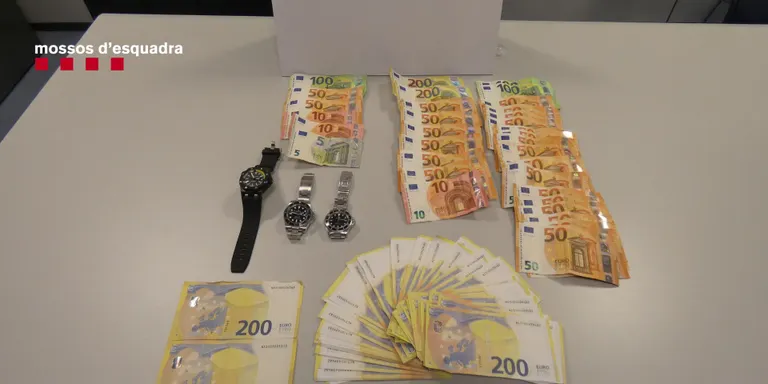 Tres detinguts per una estafa per la compravenda d’un rellotge d’alta gamma a Arenys de Mar