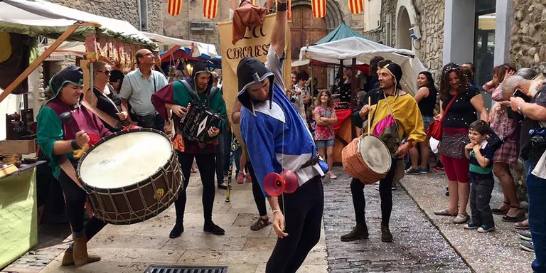 Mercat Medieval del Canonges a mig gas, a causa de la pluja