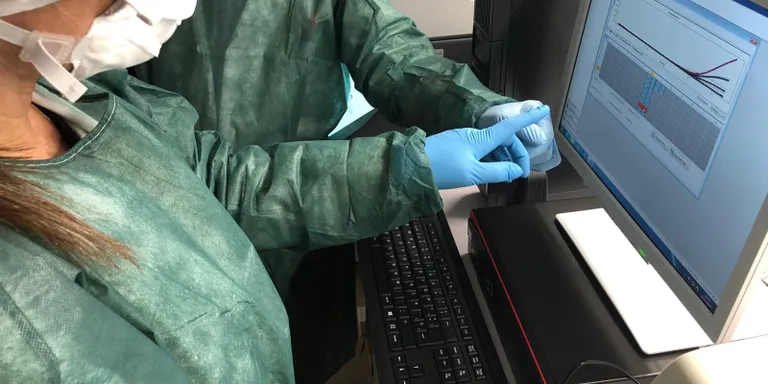 Es comencen a processar les primeres mostres al Laboratori Clínic Territorial ICS Girona
