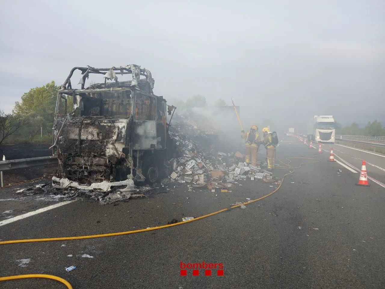 Un camió s’incendia a l’AP-2 A Rodonyà