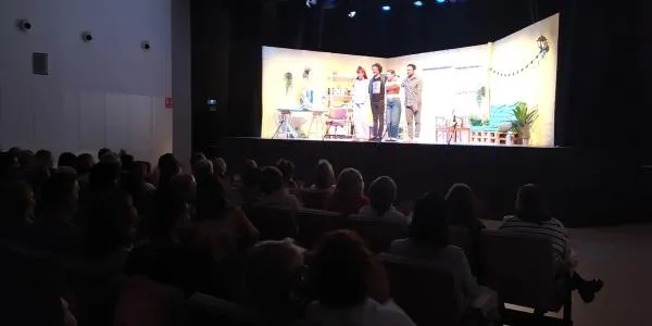 El teatre torna a omplir La Violeta
