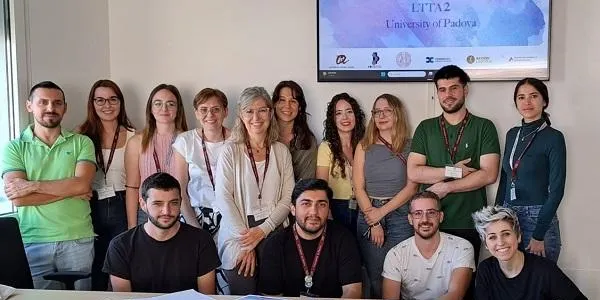 La URV dissenya una formació en línia gratuïta per afavorir la integració laboral d’immigrants