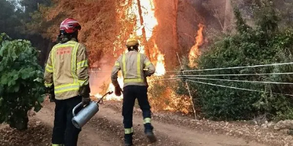 Evacuen preventivament urbanitzacions i nuclis disseminats de Querol per l'incendi d'Aiguamúrcia