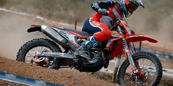 Jaume Betriu debuta a l'estatal d'enduro amb un tercer lloc en E3