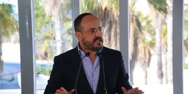 Alejandro Fernández reclama la dimissió de Budó per haver dit que es permetran desplaçaments per la campanya