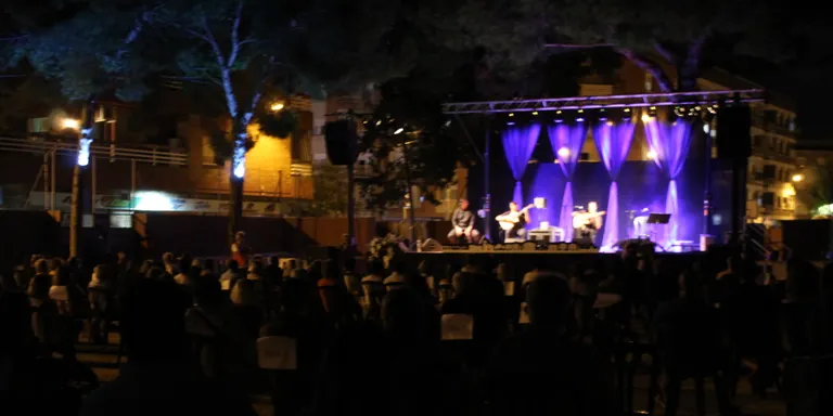 El 'Cultura Km. 0' s'ha estrenat amb l'espectacle itinerant per al públic familiar, 'Resistència Tour' i amb Diego Cortés