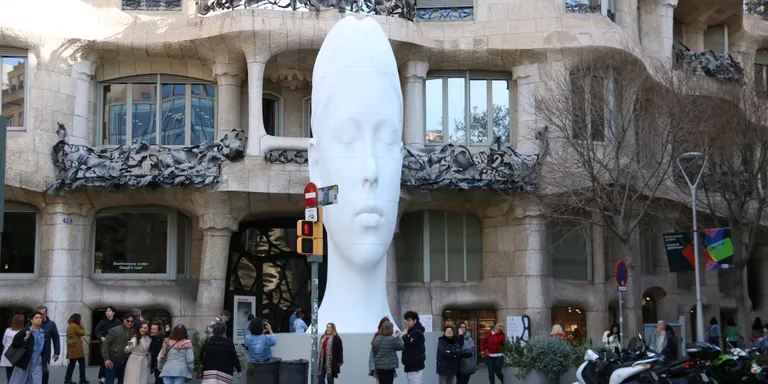 Jaume Plensa dialoga amb Gaudí en una gran retrospectiva a La Pedrera