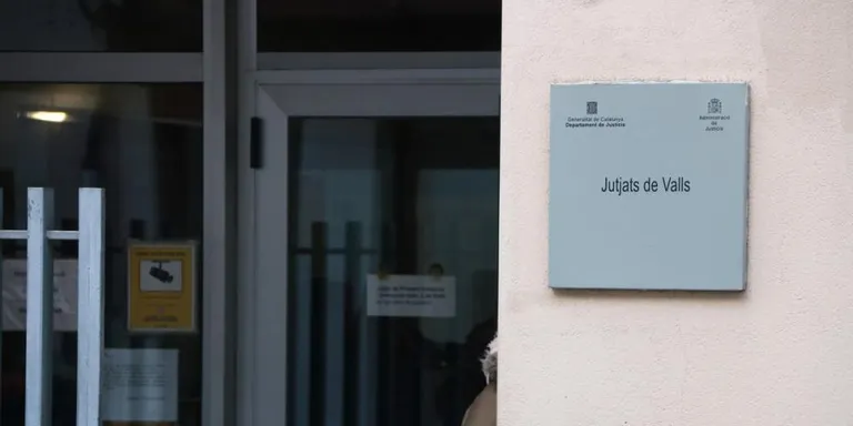 Valls es posiciona en contra de la proposta de reordenació i centralització dels jutjats de violència contra la dona