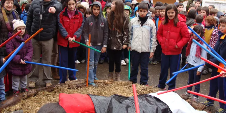 L'Escola Albert Vives recull 420 quilos de productes bàsics amb el Tió Solidari