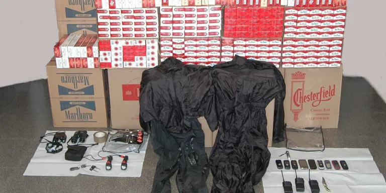 Detenen dos homes amb gairebé 30.000 paquets de tabac de contraban