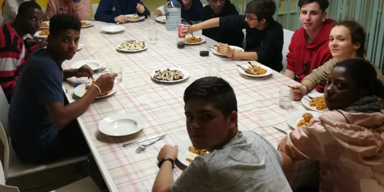 Cloenda del projecte 'Cuines del Món' al Centre Cívic Poblenou