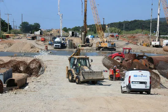 El nou pont del tren sobre la Tordera estarà a punt al novembre