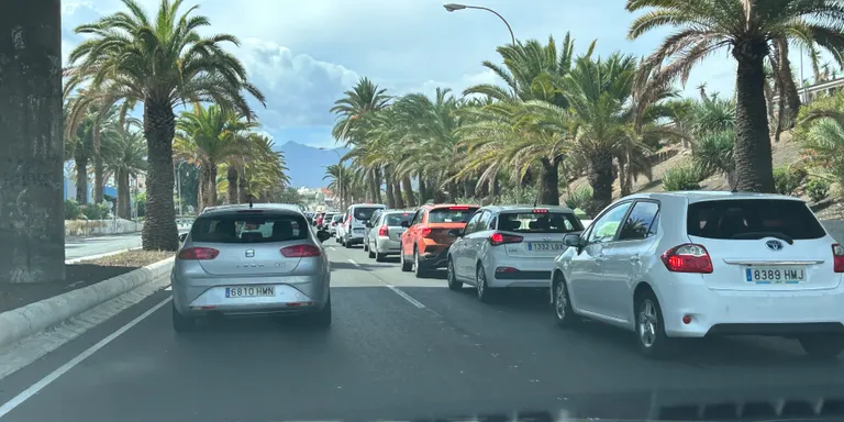 Telde se atasca: vecinos denuncian el apagón semafórico mientras el Ayuntamiento acumula más de 200 millones en tesorería