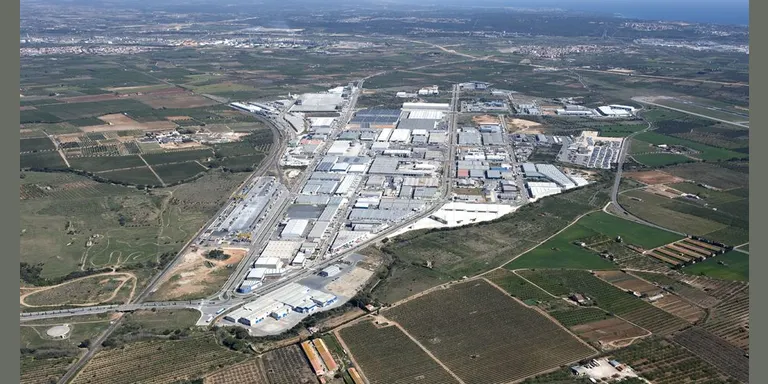 Corum compra la nau que Amazon tenia subcontractada a Constantí