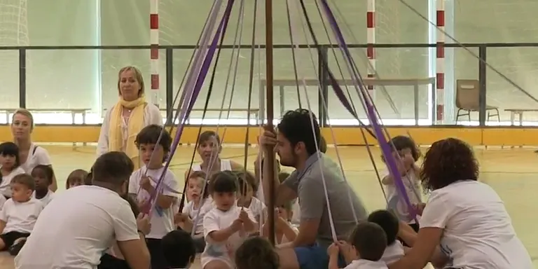 VIDEO: Les escoles bressol municipals ballen a La Llana