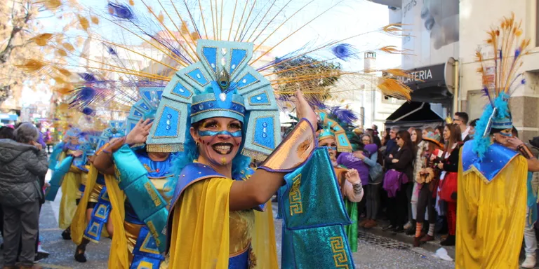 El Carnaval de Pineda ha tornat amb ganes de viure la festa al carrer