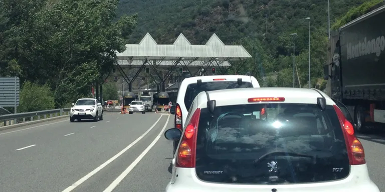 Retencions a la frontera amb Andorra per la vaga de la funció pública