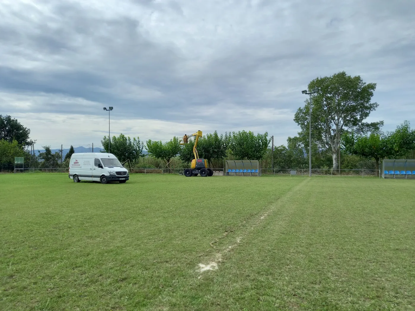 Un DEA salva la vida a un futbolista del CE Maià
