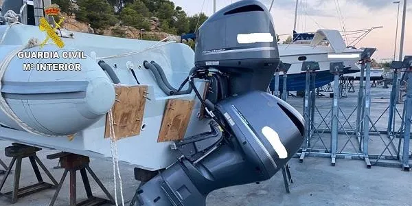 La Guàrdia Civil deté tres persones que intentaven robar els motors d’un vaixell al Port de Torredembarra