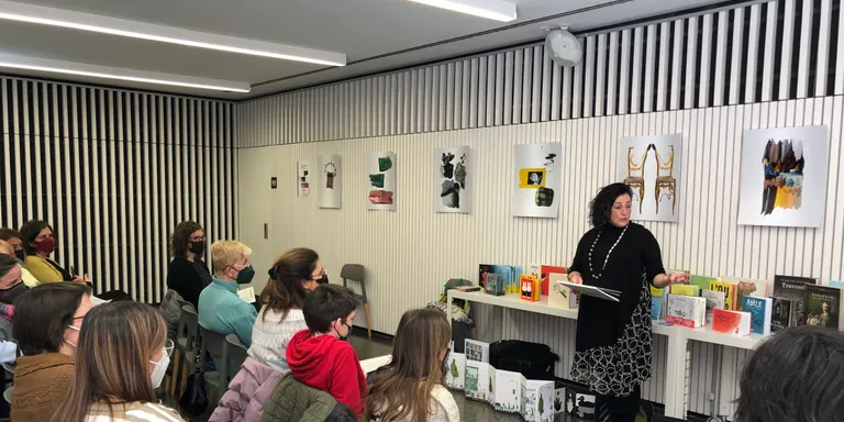 La biblioteca Carles Morató programa mitja dotzena d'activitats aquest mes per commemorar Sant Jordi