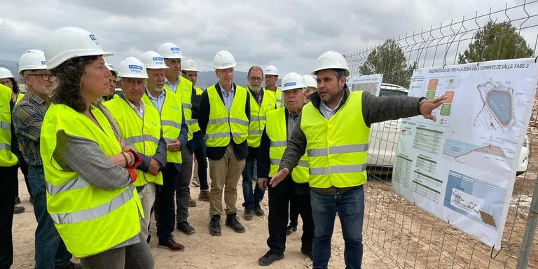 La consellera d’Acció Climàtica, Teresa Jordà, visita les obres de millora del reg de Valls