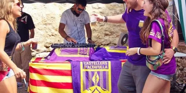 Els Castellers d’Altafulla organitzen un Vermut Electrònic Solidari per renovar la xarxa del pati d’assaig