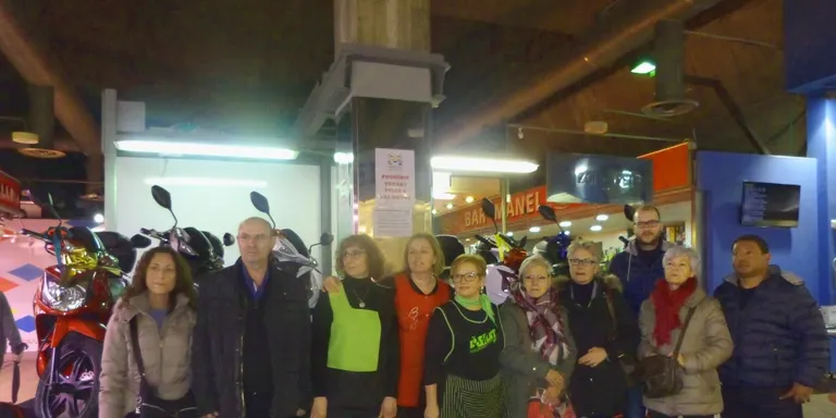El Mercat lliura les 5 motos sortejades a la campanya de Nadal