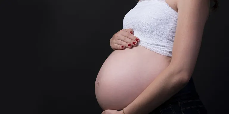 Famílies arenyenques que han optat per la gestació subrogada reclamen un debat serè sobre la seva regulació