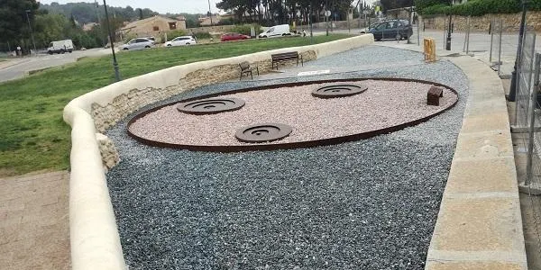 La Brigada Municipal d’Altafulla millora l’entorn de la zona verda de davant el Castell