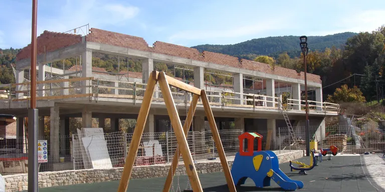 Alàs continua les obres de construcció del nou edifici polivalent
