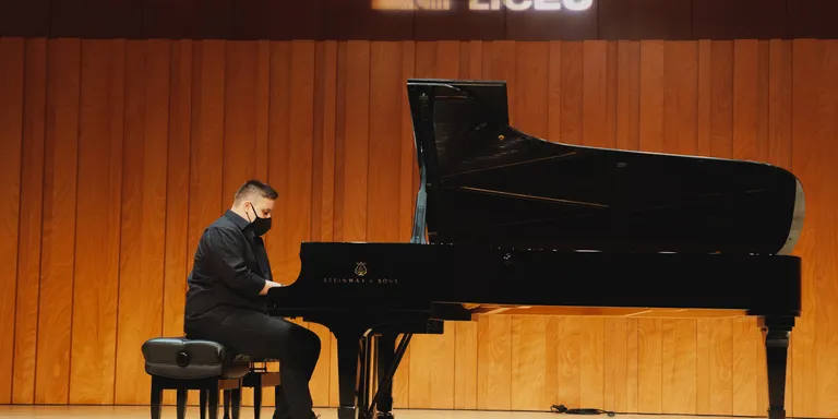 El compositor pinedenc Izhar Garrido presenta el seu primer CD a l'Auditori de Pineda
