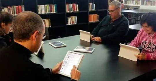 Les biblioteques faran properament el servei de préstec de tauletes
