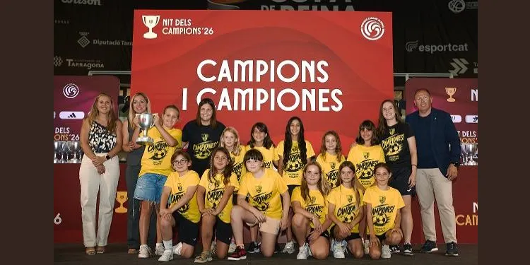 El CFS Altafulla i el Benjamí femení del CE Altafulla reben els seus trofeus de lliga en la Nit dels Campions de Tarragona