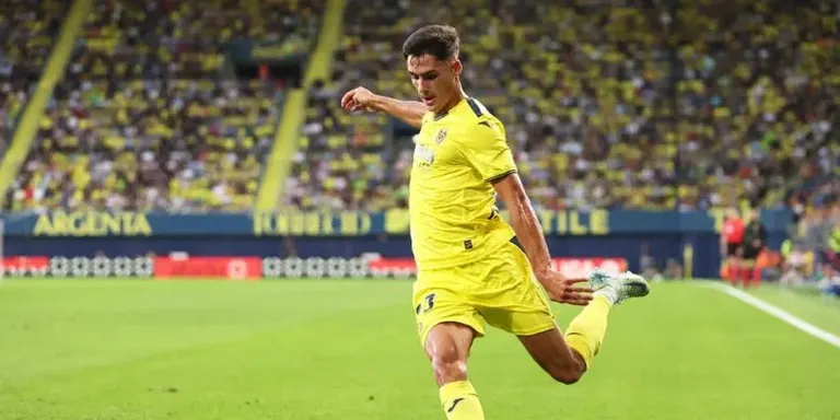 El cambrilenc Sergi Cardona s’estrena a la Champions marcant un gol a l’emblemàtic estadi d’Anfield