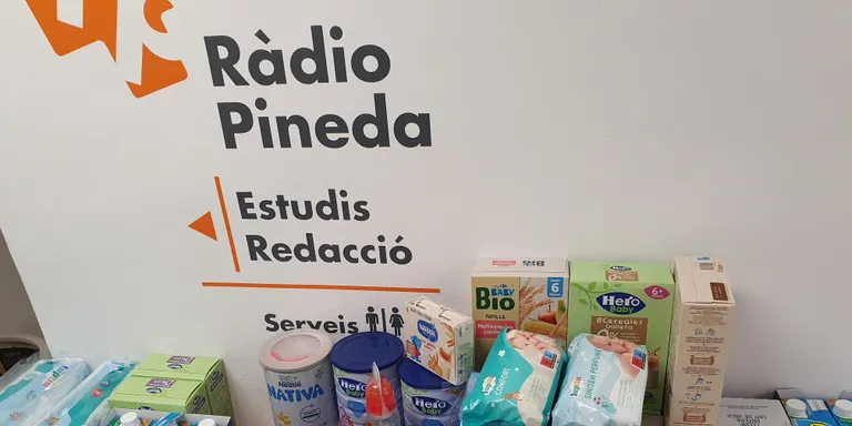 Surt el primer contingent de material humanitari de Pineda cap a Ucraïna