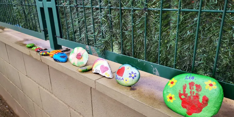 L'Escola Bressol Bambarol d'Almenar ens convida a seguir el camí de pedretes cap a la felicitat