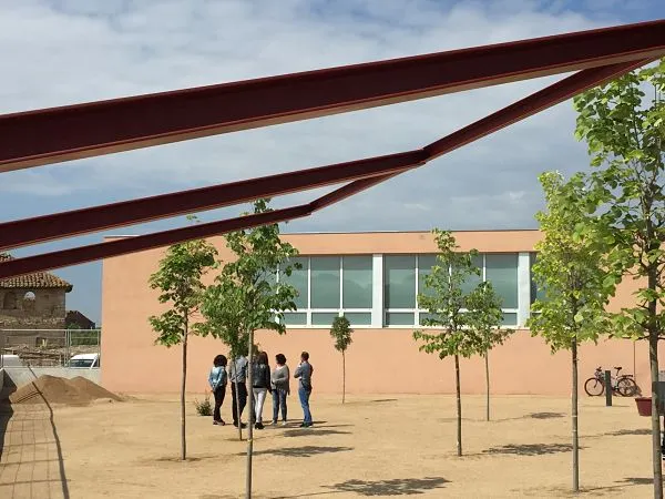 El nou pati de l’Escola Enxaneta avança amb bon peu