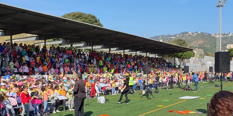 Els nens i nenes de Pineda canten per "la diversitat i la tolerància" a la 17ena Canta Escolar